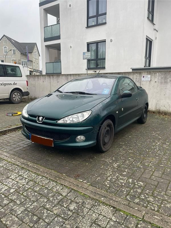 Grün Gebraucht 2003 Peugeot 206 CC Roland Garros Cabrio | 450 € (Guter Preis) - Bild 1/4