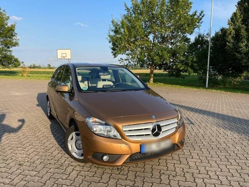 Grau Gebraucht 2012 Mercedes B180 Van / Kleinbus | 8.500 € (Superpreis) - Bild 1/4