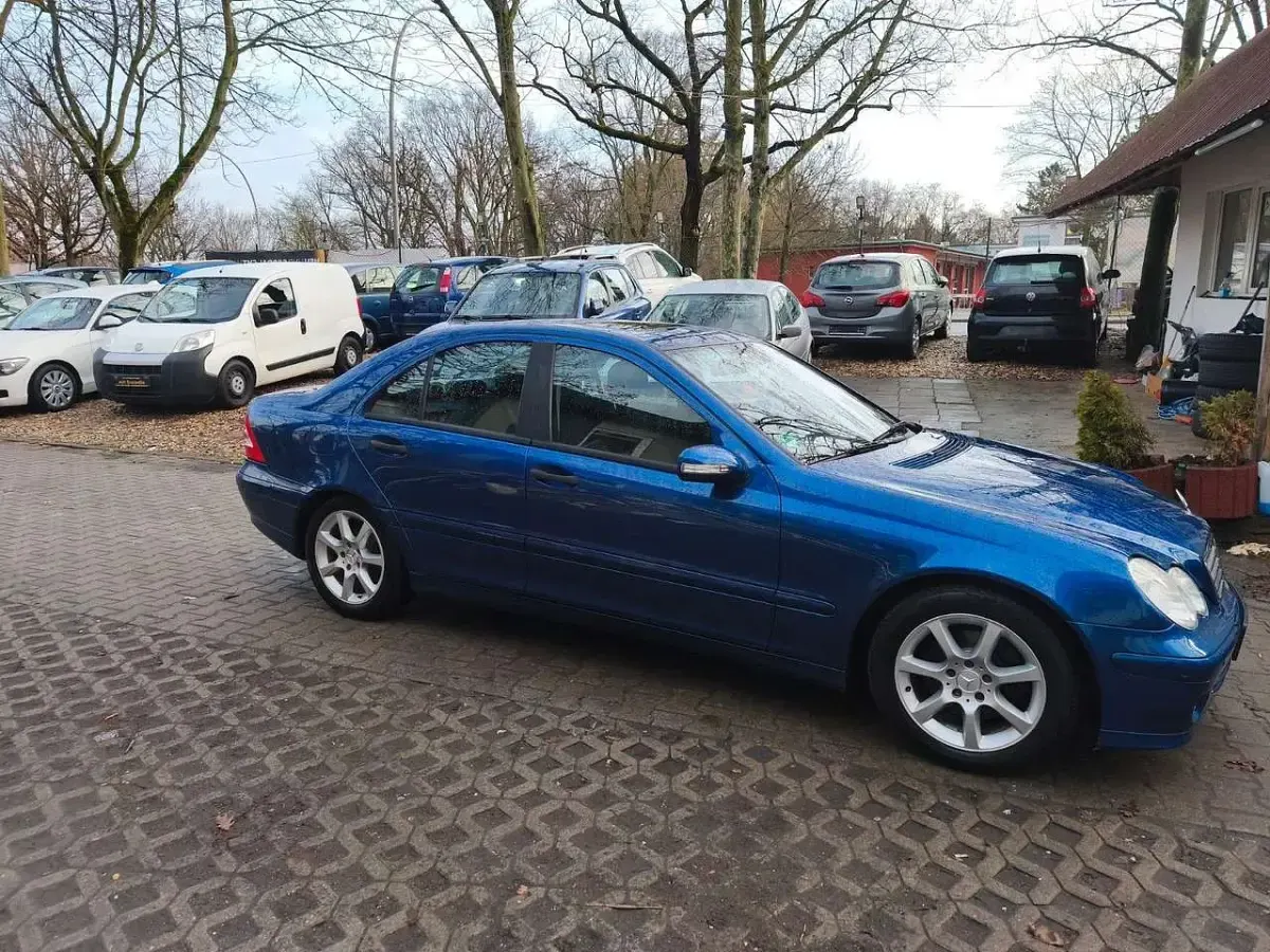 Używany Mercedes C280 231 KM (169 kW) 2006 Niebieski Sedan/Limuzyna