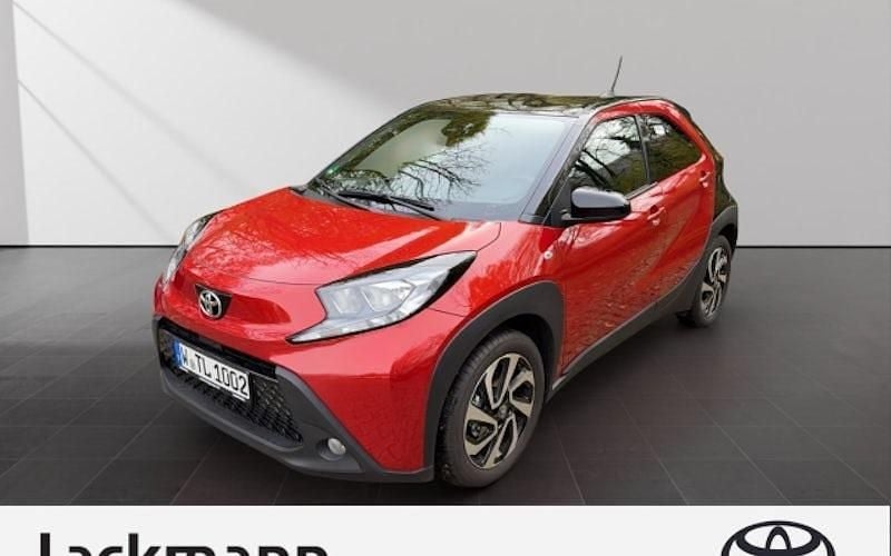 Rot Gebraucht 2024 Toyota Aygo Team Kleinwagen | 16.390 € (Fairer Preis) - Bild 1/4