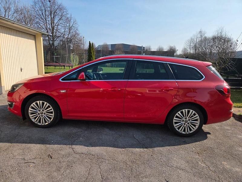 Gebraucht Opel Astra Exklusiv 170 PS (125 kW) 2014 Rot Limousine