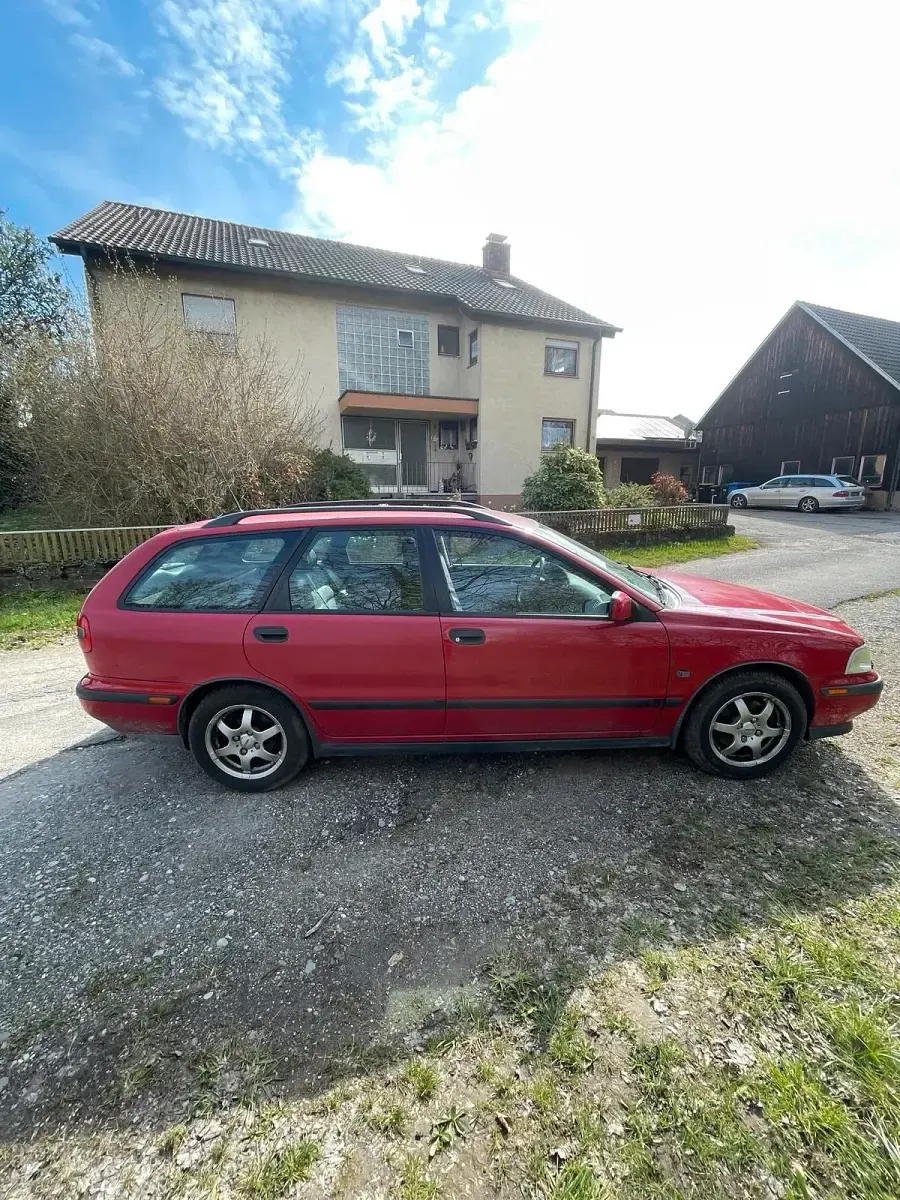 Gebraucht Volvo V40 163 PS (119 kW) 1999 Rot Kombi