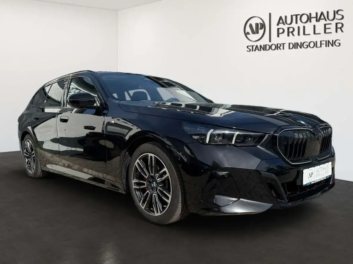 Gebraucht BMW 520 M Sport 197 PS (144 kW) 2024 Schwarz Kombi