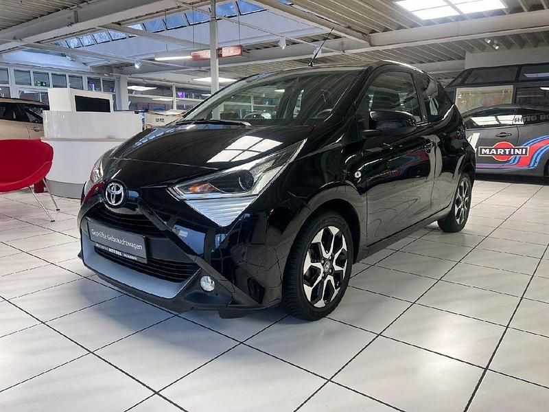 Midnightschwarz mica Gebraucht 2020 Toyota Aygo Connect Style Kleinwagen | 12.950 € (Fairer Preis) - Bild 1/4