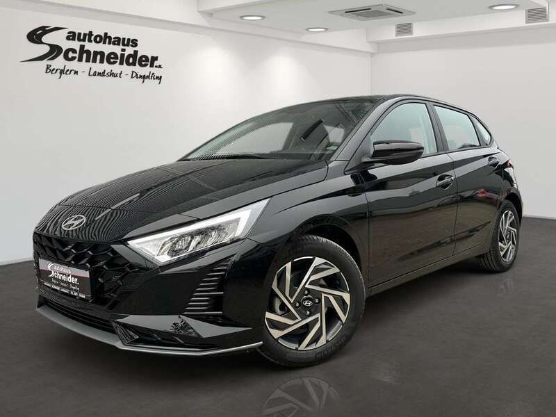 Schwarz Neu 2025 Hyundai i20 Trend Limousine | 22.890 € (Fairer Preis) - Bild 1/4