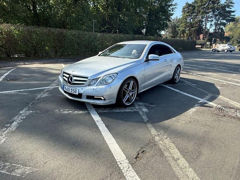 Schwarz Gebraucht 2012 Mercedes E250 Coupé | 7.500 € (Superpreis) - Bild 1/4