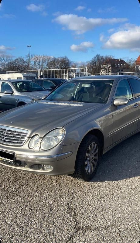 Gebraucht Mercedes E220 Elegance 150 PS (110 kW) 2003 Grau Limousine