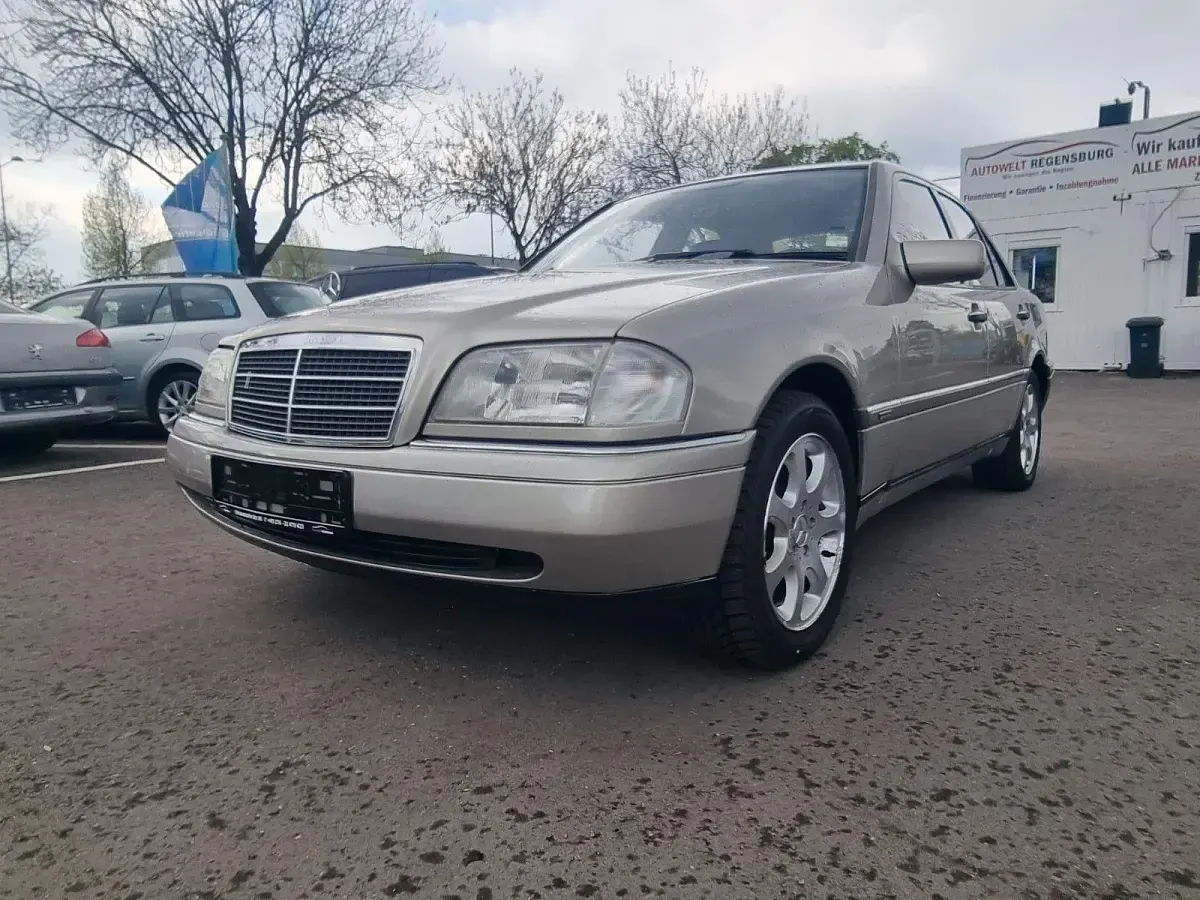 Gebraucht Mercedes C180 122 PS (89 kW) 1995 Grau Limousine