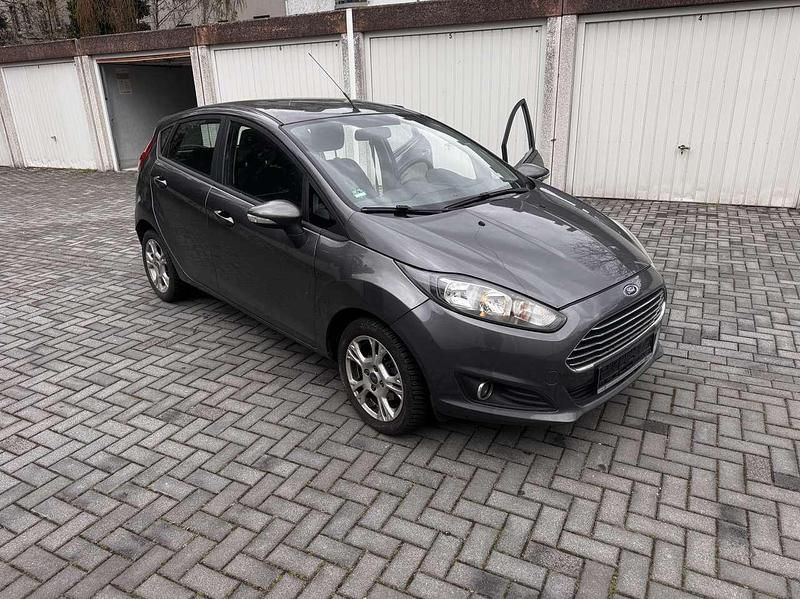 Gebraucht Ford Fiesta SYNC Edition 82 PS (60 kW) 2015 Grau Limousine