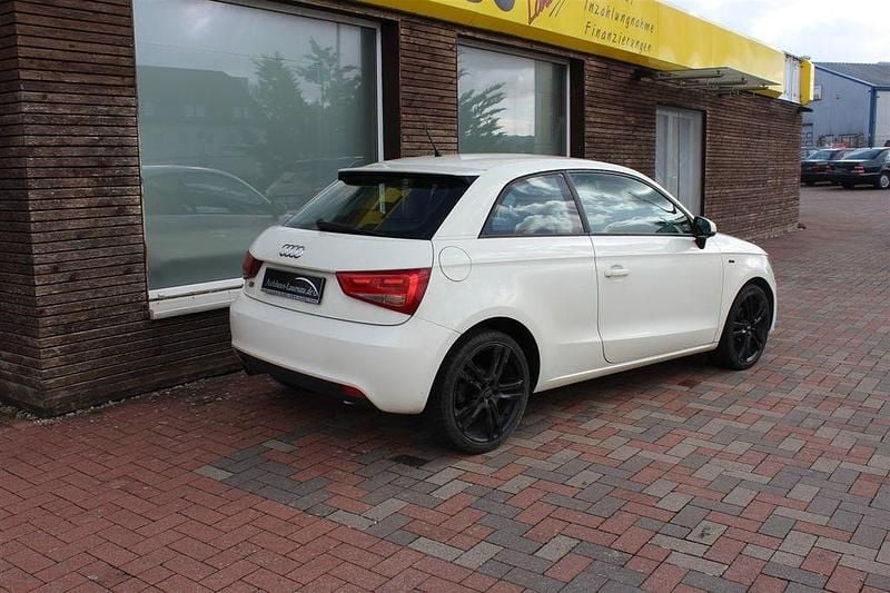 Gebraucht Audi A1 S-Line 86 PS (63 kW) 2010 Weiß Kleinwagen