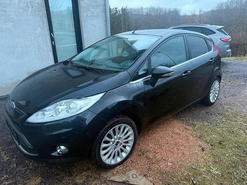 Schwarz Gebraucht 2010 Ford Fiesta Titanium Kleinwagen | 3.800 € (Fairer Preis) - Bild 1/4
