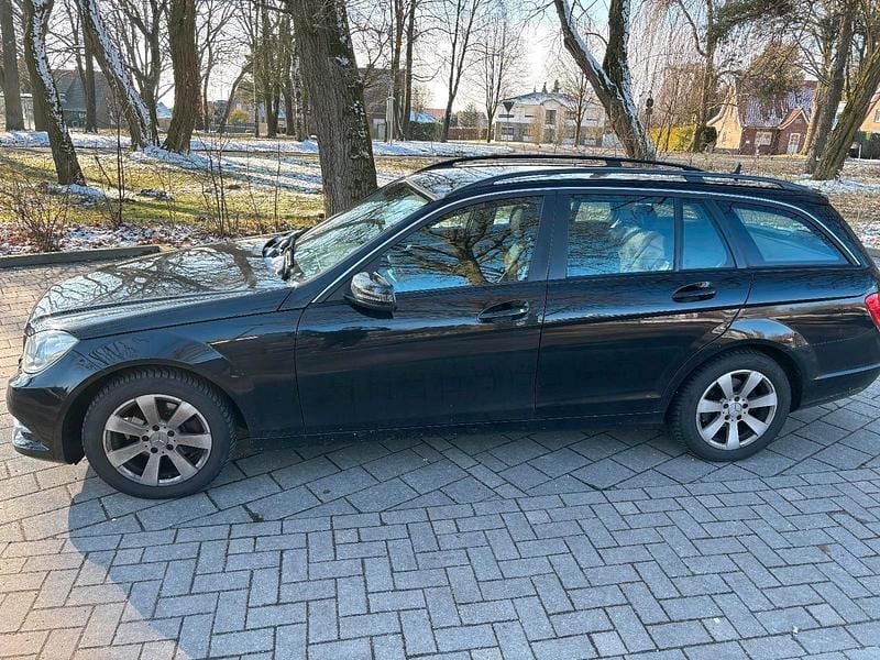 Gebraucht Mercedes C180 156 PS (114 kW) 2012 Schwarz Kombi