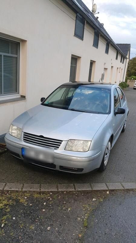 Silber Gebraucht 2004 VW Bora Limousine | 1.500 € (Fairer Preis) - Bild 1/3