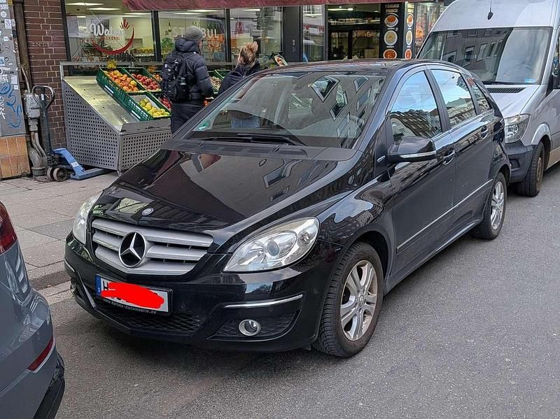 Gebraucht Mercedes B180 116 PS (85 kW) 2011 Schwarz Van / Kleinbus
