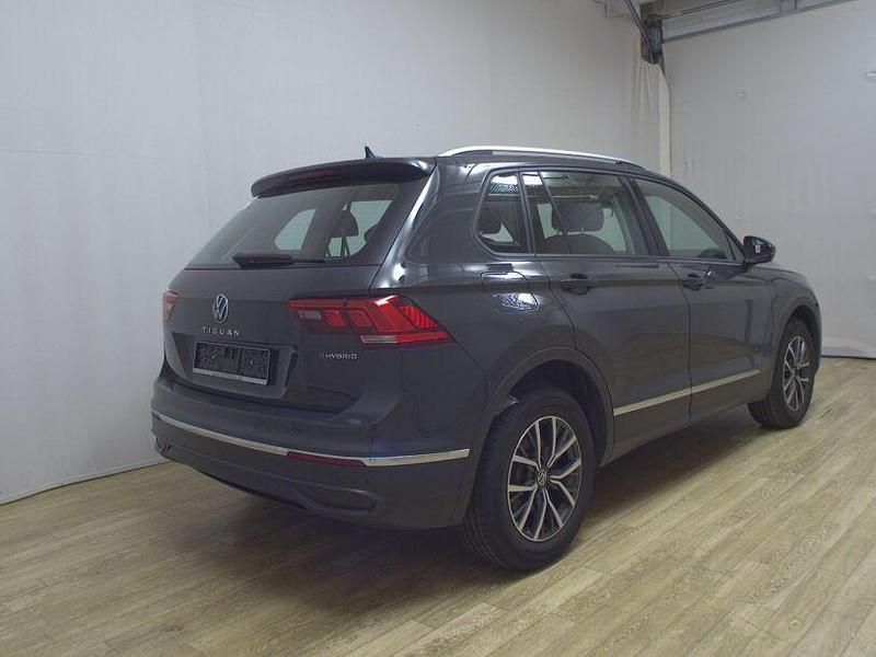 Gebraucht VW Tiguan Life 245 PS (180 kW) 2022 Uranograu SUV
