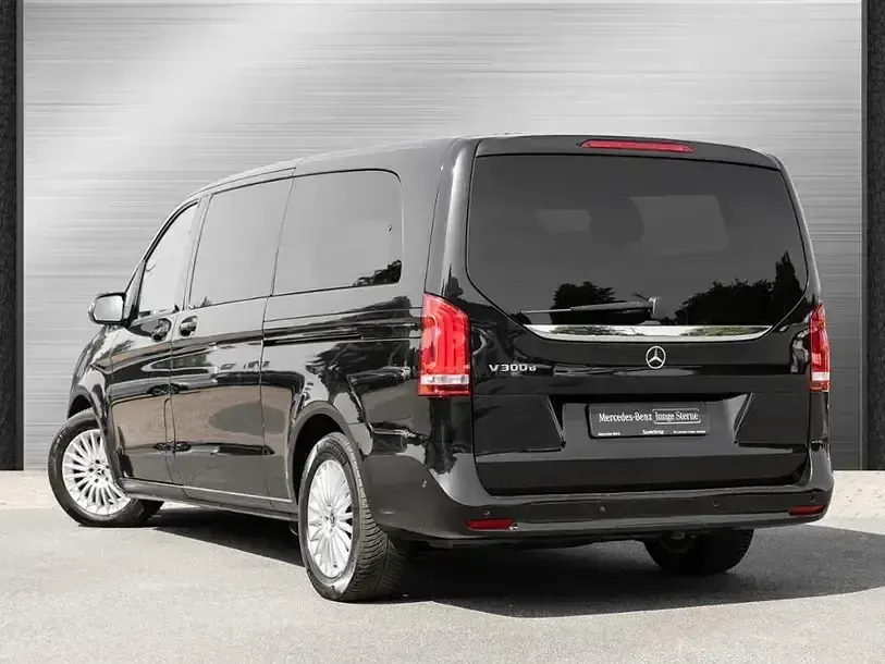 Gebraucht Mercedes V300 Avantgarde Edition 360 PS (264 kW) 2023 Schwarz Van / Kleinbus