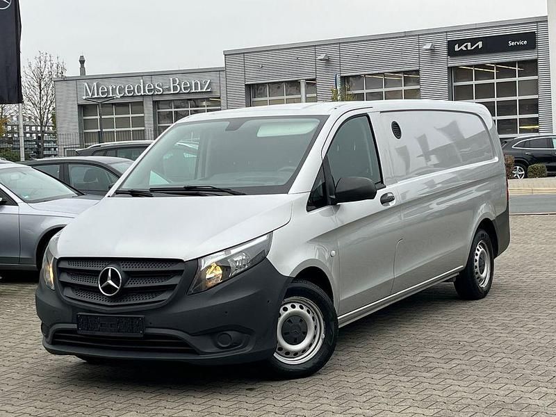 Silber Gebraucht 2018 Mercedes Vito Van / Kleinbus | 14.500 € (Fairer Preis) - Bild 1/4