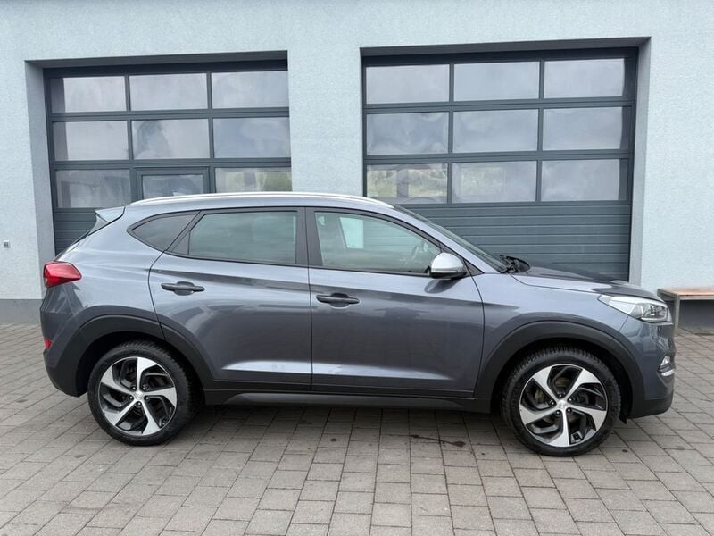 Grau Gebraucht 2017 Hyundai Tucson SUV | 12.900 € (Guter Preis) - Bild 1/4