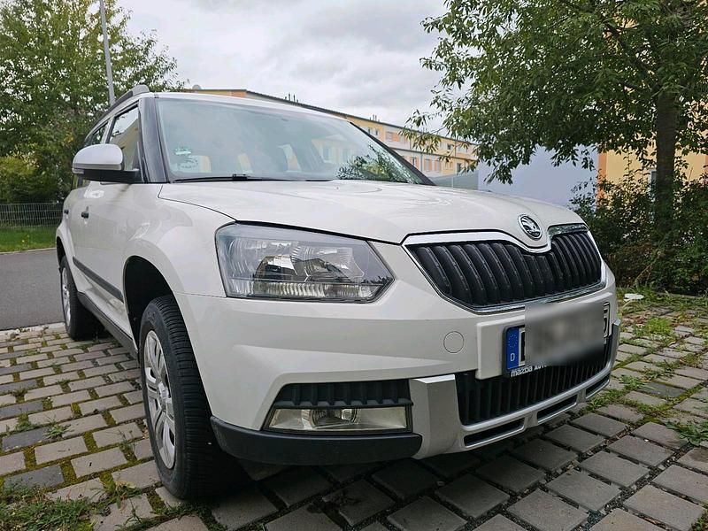 Weiß Gebraucht 2016 Skoda Yeti Active SUV | 8.290 € (Fairer Preis) - Bild 1/4