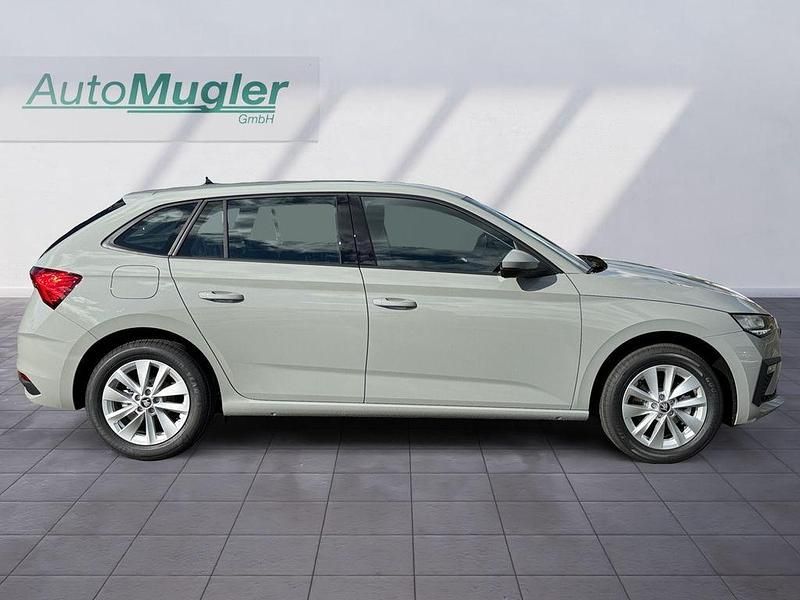Neu Skoda Scala 116 PS (85 kW) 2025 Grau Kleinwagen