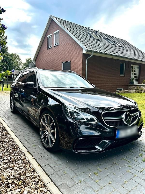 Schwarz Gebraucht 2014 Mercedes E63 AMG AMG Kombi | 26.550 € (Superpreis) - Bild 1/4