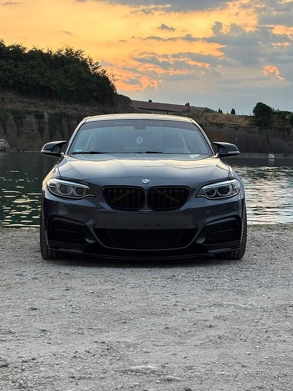 Grau Gebraucht 2017 BMW M240 M Sport Coupé | 28.500 € - Bild 1/2