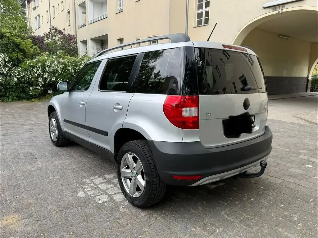 Gebraucht Skoda Yeti Ambition 140 PS (102 kW) 2013 Silber SUV