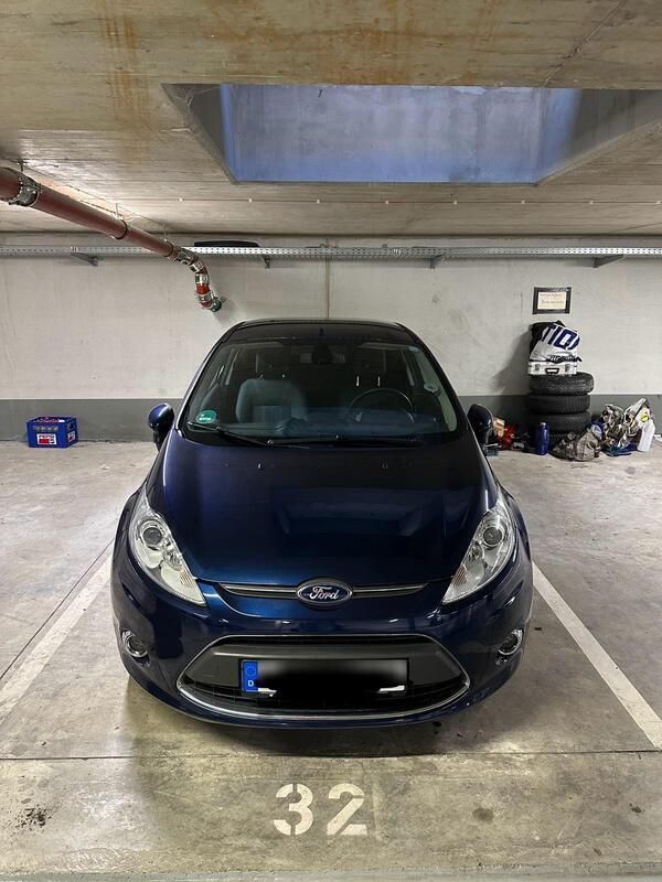 Blau Gebraucht 2012 Ford Fiesta Kleinwagen | 4.300 € - Bild 1/4