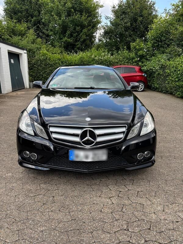 Schwarz Gebraucht 2010 Mercedes E250 AMG Coupé | 14.000 € (Etwas zu teuer) - Bild 1/4