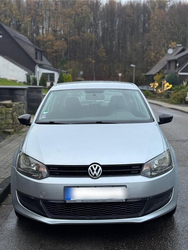 Silber Gebraucht 2010 VW Polo Kleinwagen | 2.600 € (Guter Preis) - Bild 1/4
