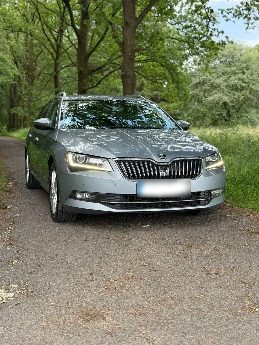 Gebraucht Skoda Superb 150 PS (110 kW) 2017 Silber Kombi