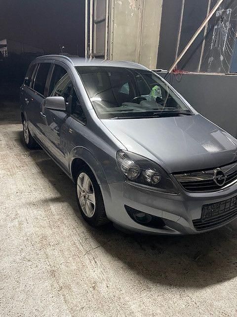 Grau Gebraucht 2011 Opel Zafira Van / Kleinbus | 3.990 € (Guter Preis) - Bild 1/4