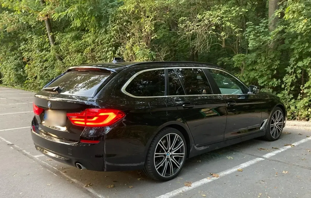 Gebraucht BMW 520 190 PS (139 kW) 2018 Schwarz Kombi