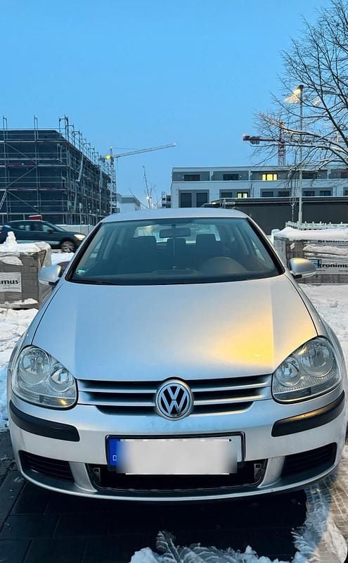 Grau Gebraucht 2004 VW Golf Limousine | 2.499 € (Fairer Preis) - Bild 1/4