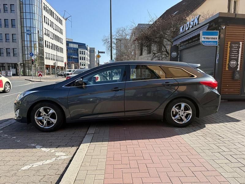 Gebraucht Hyundai i40 Edition 135 PS (99 kW) 2013 Grau Kombi