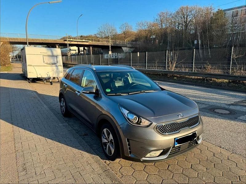 Gebraucht Kia Niro Spirit 141 PS (103 kW) 2017 Grau SUV