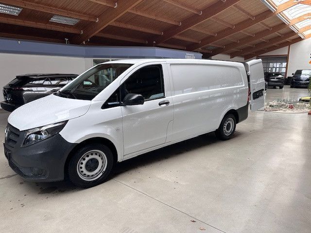 Weiß Gebraucht 2020 Mercedes Vito Van / Kleinbus | 23.850 € (Superpreis) - Bild 1/4