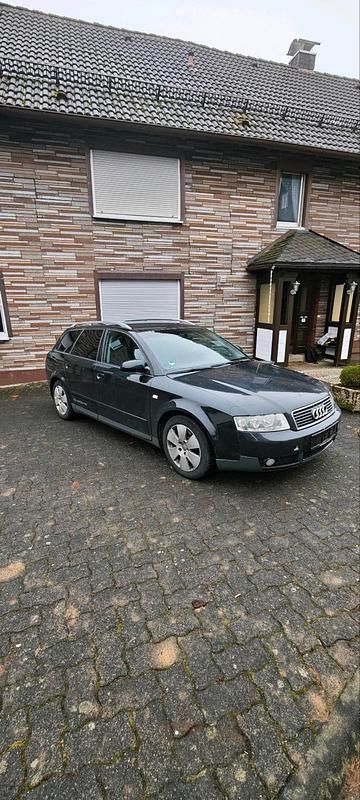 Schwarz Gebraucht 2002 Audi A4 Kombi | 900 € (Superpreis) - Bild 1/4