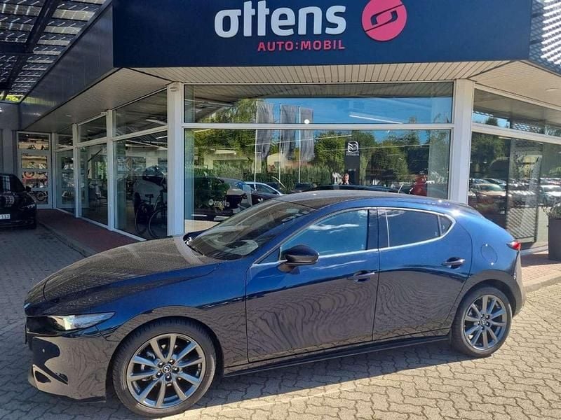 Deep crystal blue Gebraucht 2022 Mazda 3 Selection Limousine | 23.980 € (Fairer Preis) - Bild 1/4
