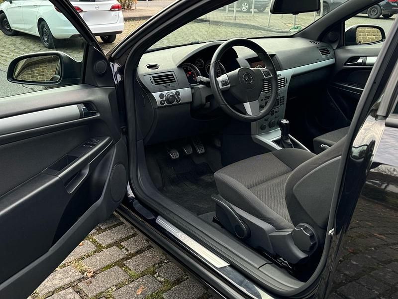 Gebraucht Opel Astra GTC 116 PS (85 kW) 2009 Schwarz Coupé