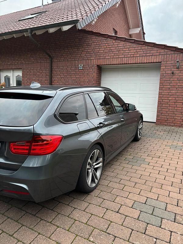 Gebraucht BMW 325 M Sport 218 PS (160 kW) 2013 Grau Kombi