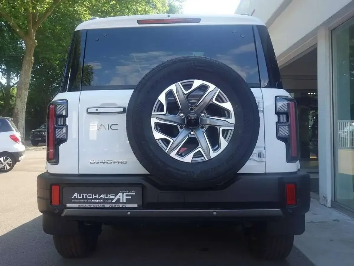 Neu Baic BJ40 234 PS (172 kW) 2026 Weiß SUV