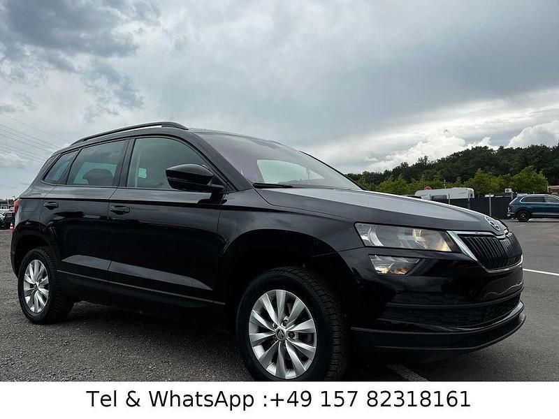 Schwarz Gebraucht 2021 Skoda Karoq Ambition SUV | 15.890 € - Bild 1/4