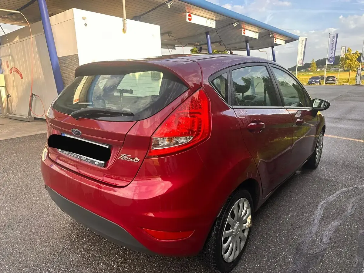 Gebraucht Ford Fiesta 60 PS (44 kW) 2009 Rot Kleinwagen