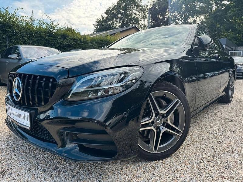 Schwarz Gebraucht 2019 Mercedes C200 AMG Limousine | 25.790 € (Teuer) - Bild 1/4