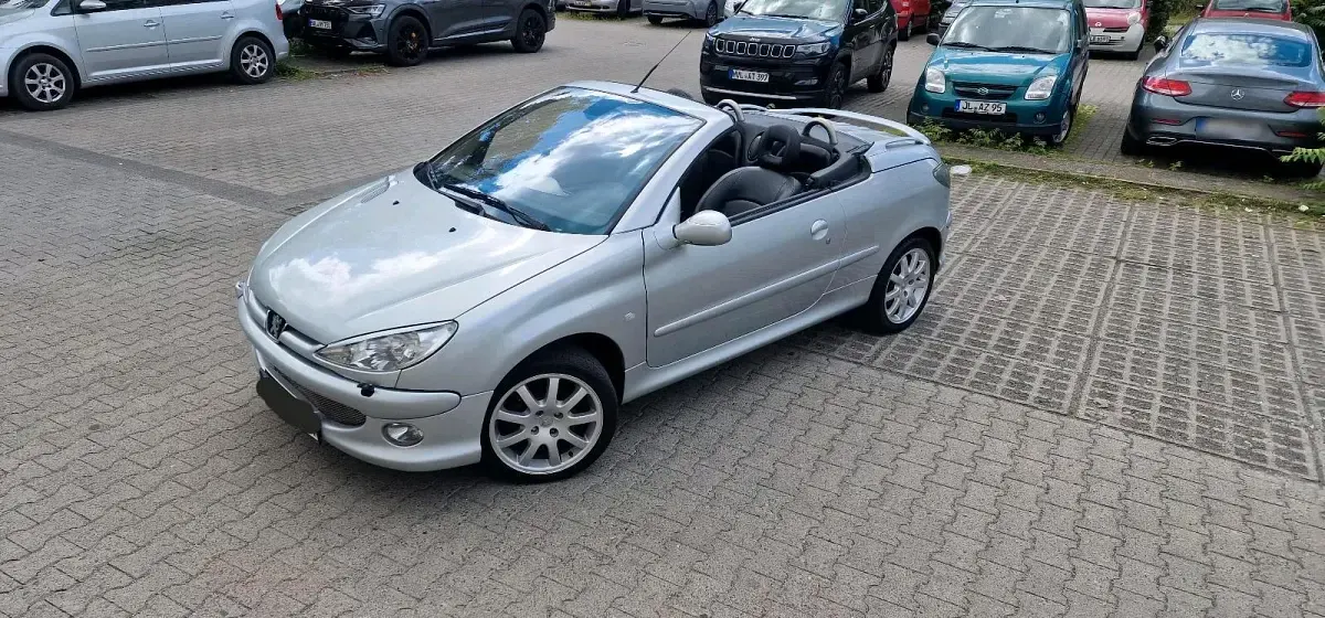 Gebraucht Peugeot 206 CC 109 PS (80 kW) 2002 Silber Cabrio