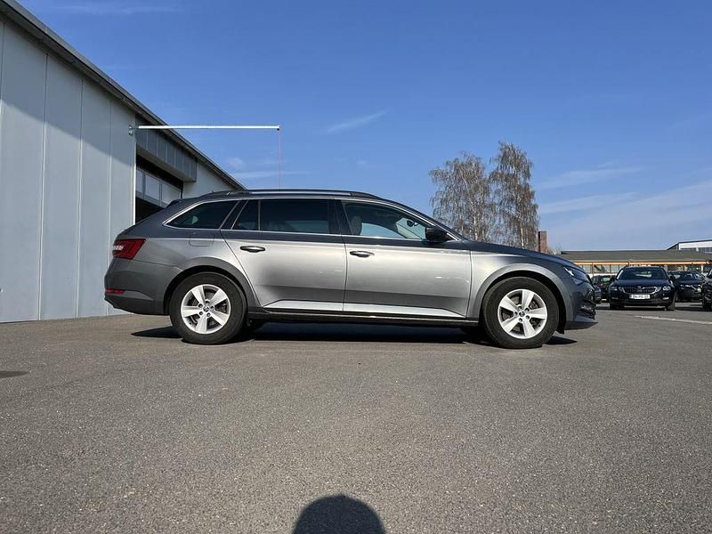 Gebraucht Skoda Superb Ambition 150 PS (110 kW) 2022 Grau Kombi