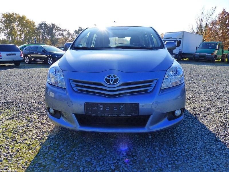 Gebraucht Toyota Verso Edition 147 PS (108 kW) 2011 Blau Van / Kleinbus