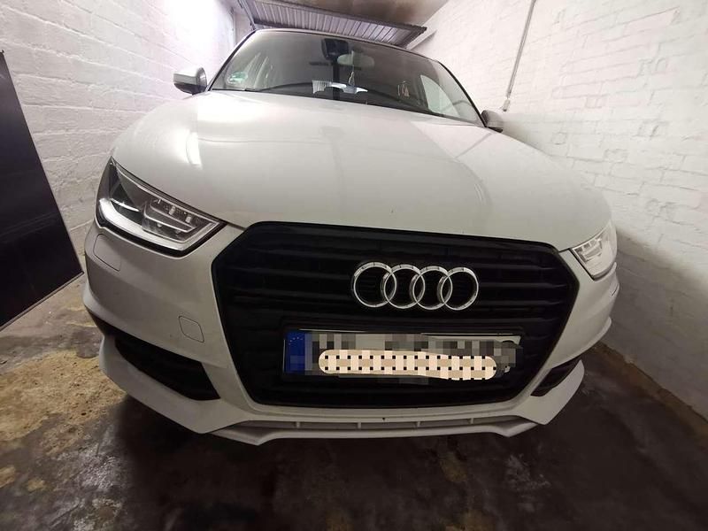 Weiß Gebraucht 2018 Audi A1 Sportback Design Kleinwagen | 14.000 € (Fairer Preis) - Bild 1/4
