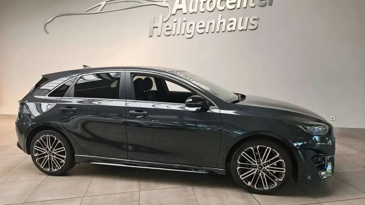Neu Kia Ceed GT GT-Line 140 PS (102 kW) 2026 Dark penta Limousine